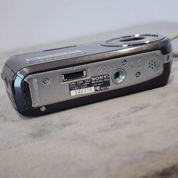 Sony Cyber-shot DSC-P200 7.2MP Digital Camera UNTESTED - FOR PARTS - Picture 6 of 6